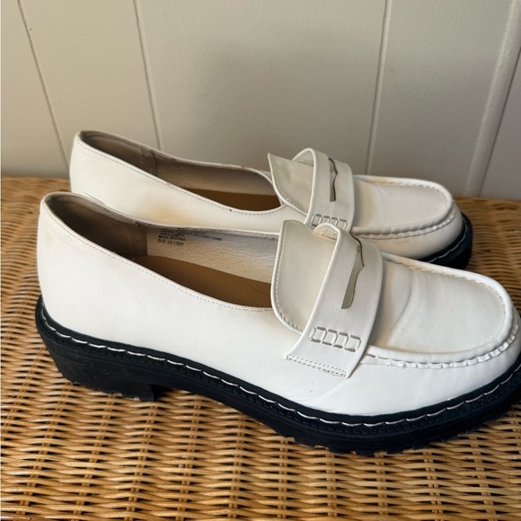 Torrid Chunky White Loafers Size 11WW – Plus Size Wide Width Platform Shoes - Picture 2 of 5